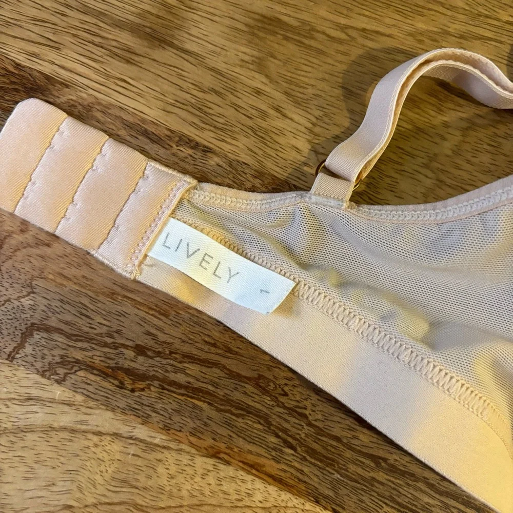 Lively Busty Bralette Size 1 Toasted Almond Beige Smooth Lace - Picture 9 of 9